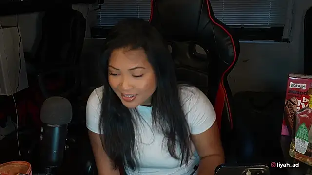 Bubbleliyah online show from November 13, 9:40 pm