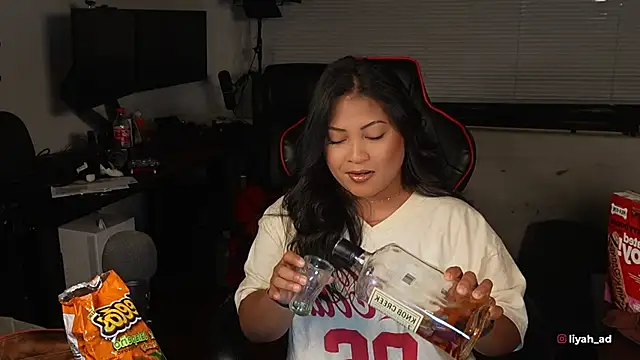 Bubbleliyah online show from November 12, 1:43 am