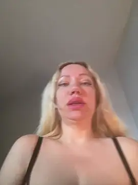 Snapshot of SofiaJoy chatting on May 19, 11:50 am SofiaJoy online show from May 19, 11:50 am
