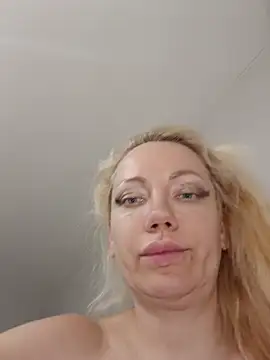 Snapshot of SofiaJoy chatting on July 9, 11:59 pm SofiaJoy online show from July 9, 11:59 pm