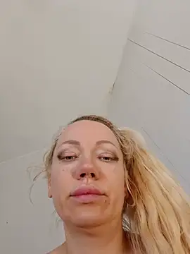 Snapshot of SofiaJoy chatting on July 8, 2:40 pm SofiaJoy online show from July 8, 2:40 pm