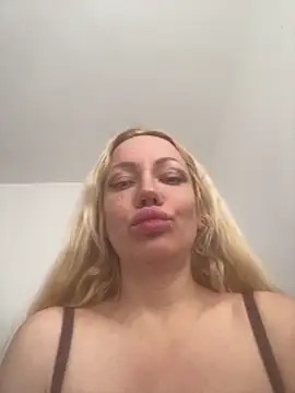 Snapshot of SofiaJoy chatting on May 8, 12:42 pm SofiaJoy online show from May 8, 12:42 pm