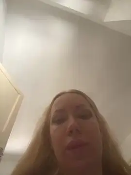 Snapshot of SofiaJoy chatting on May 11, 11:33 am SofiaJoy online show from May 11, 11:33 am