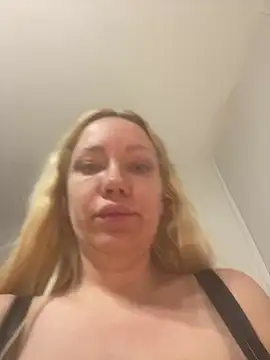 Snapshot of SofiaJoy chatting on May 23, 10:20 pm SofiaJoy online show from May 23, 10:20 pm