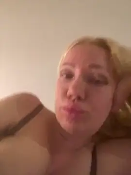 Snapshot of SofiaJoy chatting on April 30, 8:49 pm SofiaJoy online show from April 30, 8:49 pm