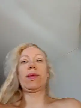 Snapshot of SofiaJoy chatting on July 15, 9:05 am SofiaJoy online show from July 15, 9:05 am