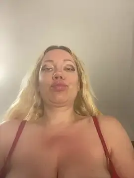 Snapshot of SofiaJoy chatting on June 11, 5:54 pm SofiaJoy online show from June 11, 5:54 pm