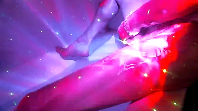 justinewe69 online show from February 6, 4:52 am