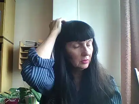 MelanyBanks online show from October 29, 8:24 am