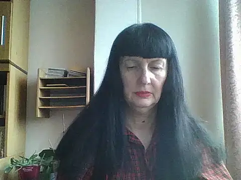 MelanyBanks online show from December 3, 8:36 am