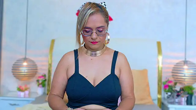 MarilynVega1 online show from June 26, 8:47 pm