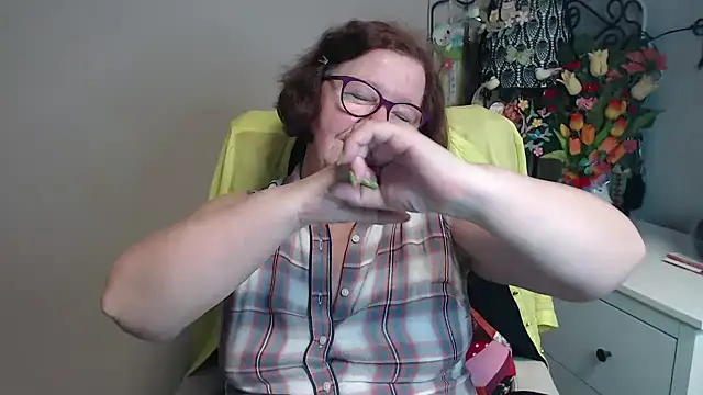 Snapshot of Adelewildx chatting on May 5, 2:58 am Adelewildx online show from May 5, 2:58 am