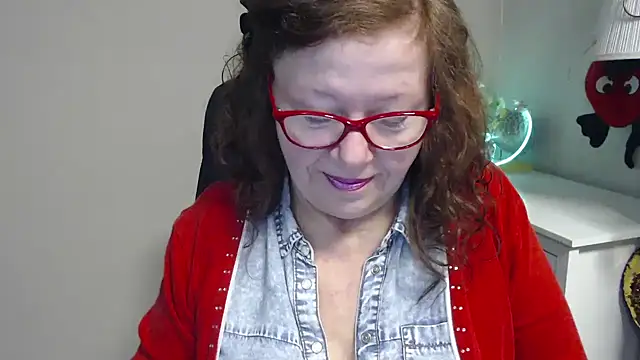 Adelewildx online show from March 12, 4:41 am