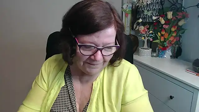 Adelewildx online show from April 2, 3:35 am