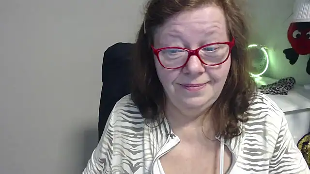 Adelewildx online show from March 18, 10:28 am