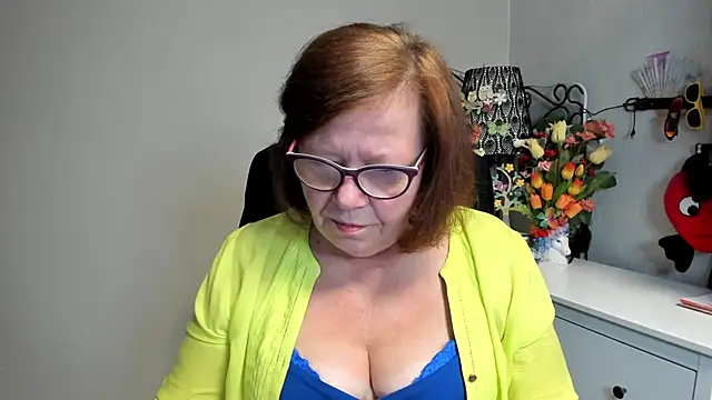Snapshot of Adelewildx chatting on June 1, 2:45 am Adelewildx online show from June 1, 2:45 am