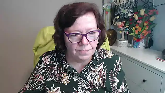 Adelewildx online show from April 1, 3:52 am