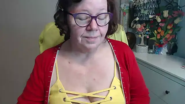 Adelewildx online show from April 9, 3:30 am