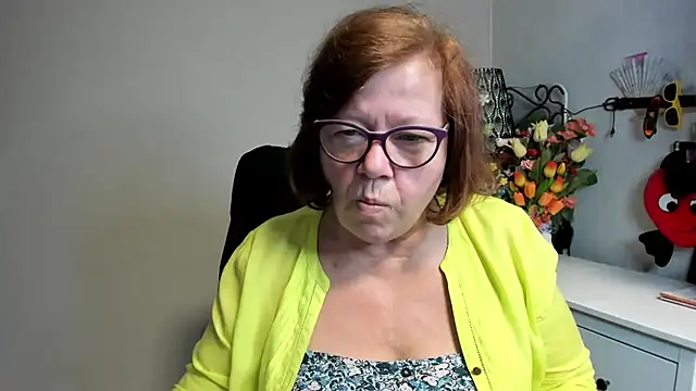 Snapshot of Adelewildx chatting on June 2, 2:33 am Adelewildx online show from June 2, 2:33 am