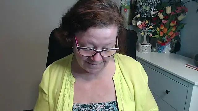 Snapshot of Adelewildx chatting on May 6, 3:32 am Adelewildx online show from May 6, 3:32 am