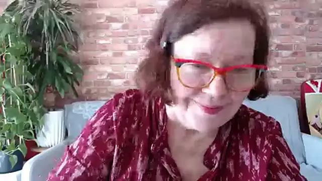 Adelewildx online show from April 4, 9:05 am