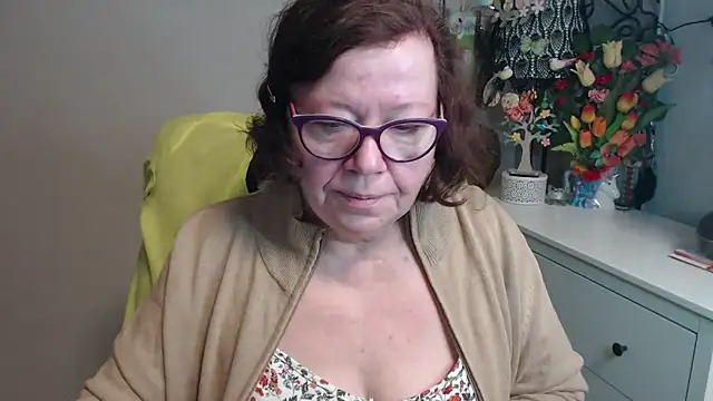 Adelewildx online show from April 7, 6:37 am