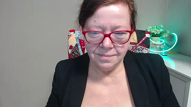 Adelewildx online show from March 6, 4:30 am