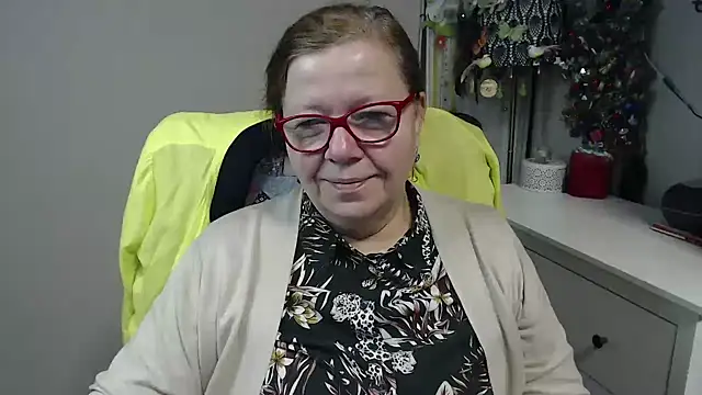 Adelewildx online show from December 19, 4:49 am