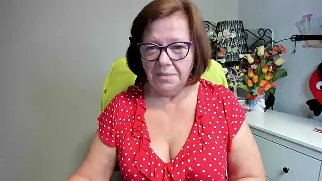 Snapshot of Adelewildx chatting on June 8, 2:45 am Adelewildx online show from June 8, 2:45 am