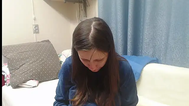 Snapshot of alisacucumber chatting on January 12, 7:21 pm alisacucumber online show from January 12, 7:21 pm