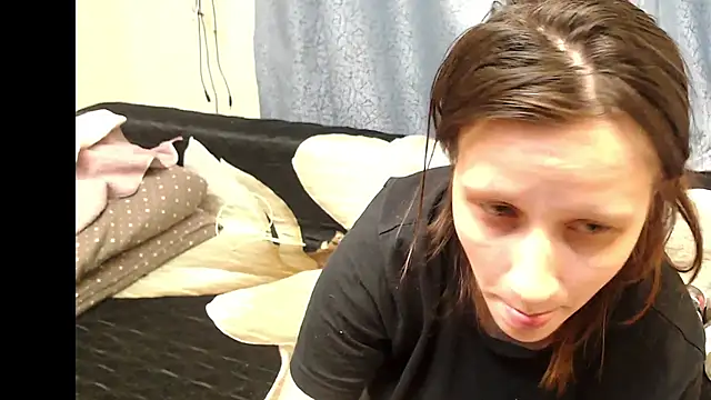 Snapshot of alisacucumber chatting on February 19, 7:37 pm alisacucumber online show from February 19, 7:37 pm