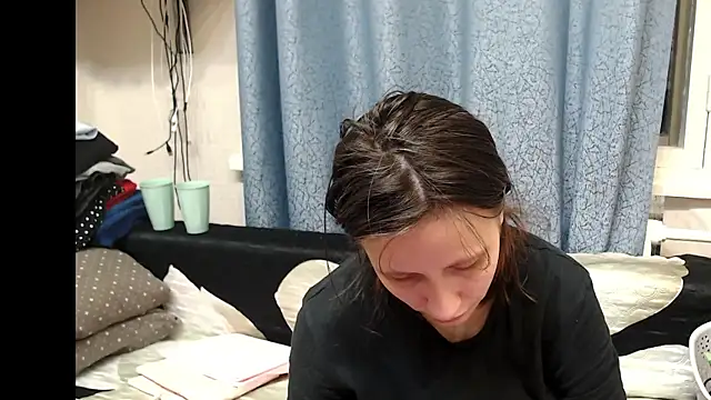 Snapshot of alisacucumber chatting on February 18, 7:19 pm alisacucumber online show from February 18, 7:19 pm