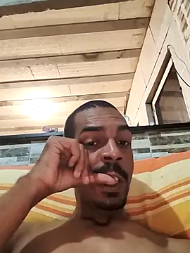 Snapshot of Latrel01 chatting on November 16, 12:48 am Latrel01 online show from November 16, 12:48 am