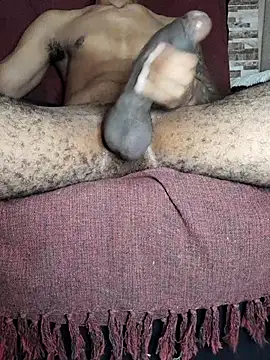 Snapshot of Latrel01 chatting on December 1, 9:48 pm Latrel01 online show from December 1, 9:48 pm