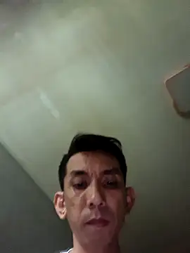 Snapshot of assluv1909 chatting on March 22, 9:13 am assluv1909 online show from March 22, 9:13 am