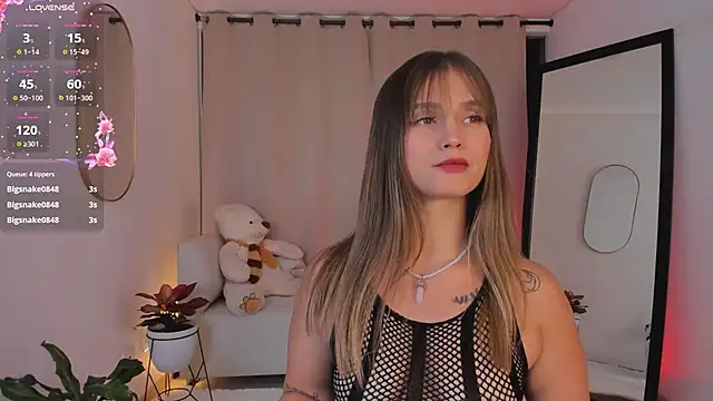 roxie gates  online show from November 10, 3:33 am