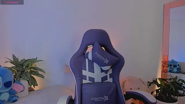 roxie gates  online show from March 14, 1:33 am