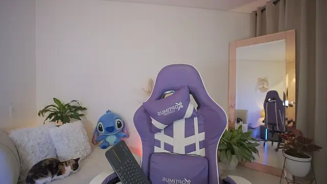 roxie gates  online show from March 29, 2:24 am