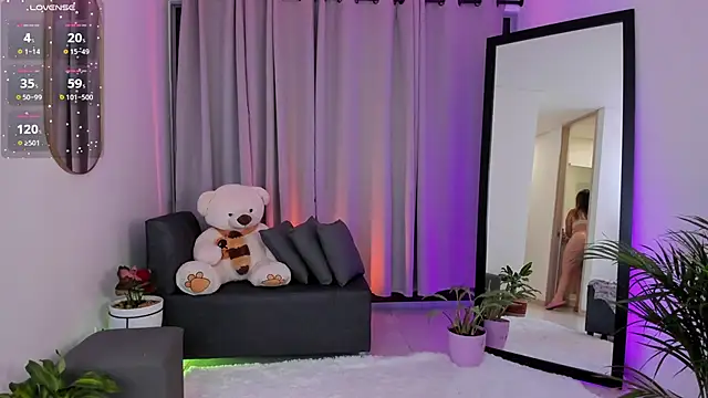 roxie gates  online show from February 27, 1:08 am