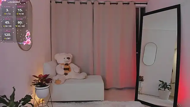 roxie gates  online show from November 17, 12:47 am