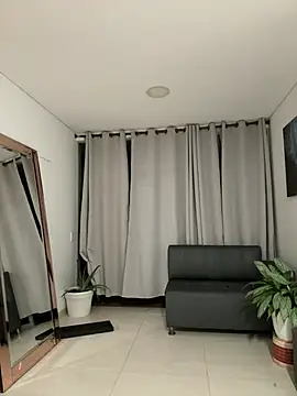 Snapshot of roxie_gates_ chatting on June 26, 1:55 am roxie gates online show from June 26, 1:55 am