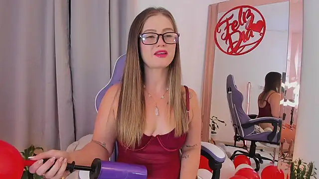 roxie gates  online show from February 14, 3:07 am