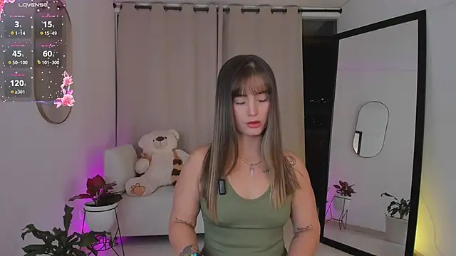 roxie gates  online show from October 21, 11:04 pm