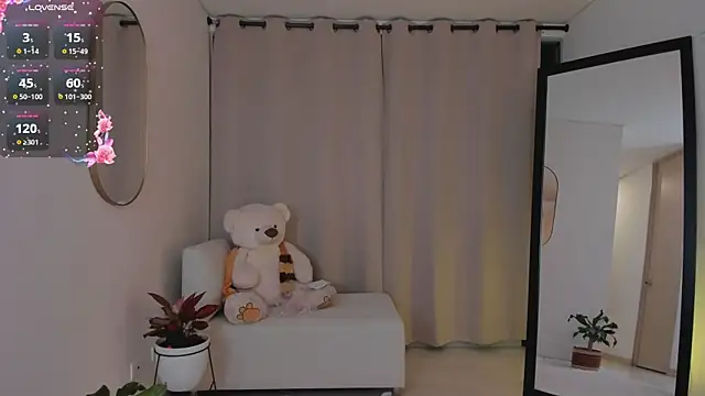 roxie gates  online show from September 23, 12:50 am