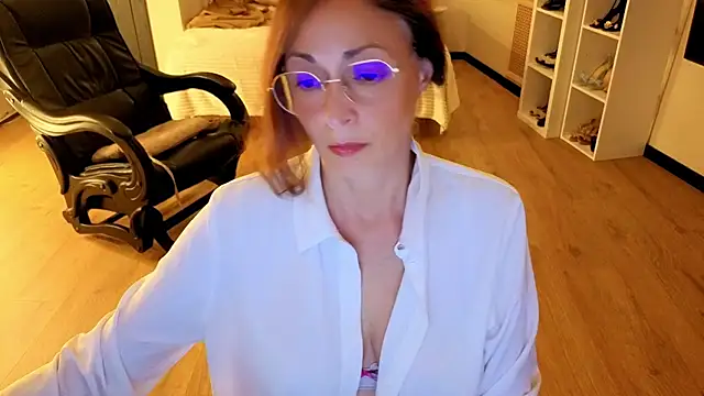Snapshot of CaringSophie chatting on June 14, 7:26 pm CaringSophie online show from June 14, 7:26 pm