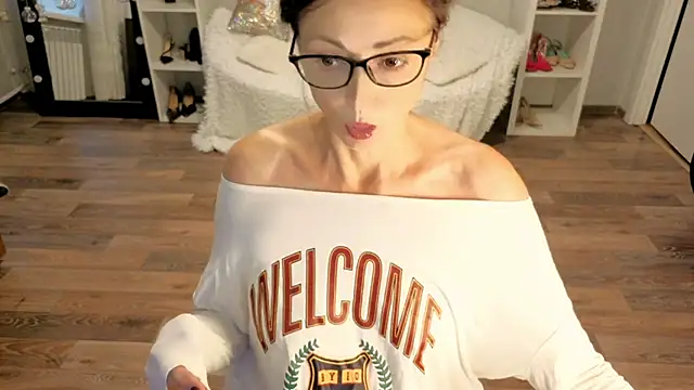 CaringSophie online show from October 28, 12:37 pm