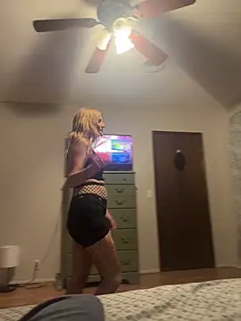 Snapshot of T-MarriedAndMessy-K chatting on March 28, 10:27 am T-MarriedAndMessy-K online show from March 28, 10:27 am