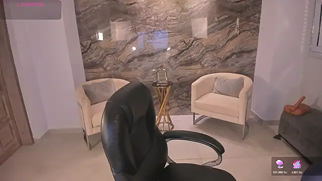 Snapshot of KylaMorrison chatting on June 23, 10:02 am KylaMorrison online show from June 23, 10:02 am