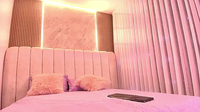 emyli sw  online show from December 5, 3:05 am