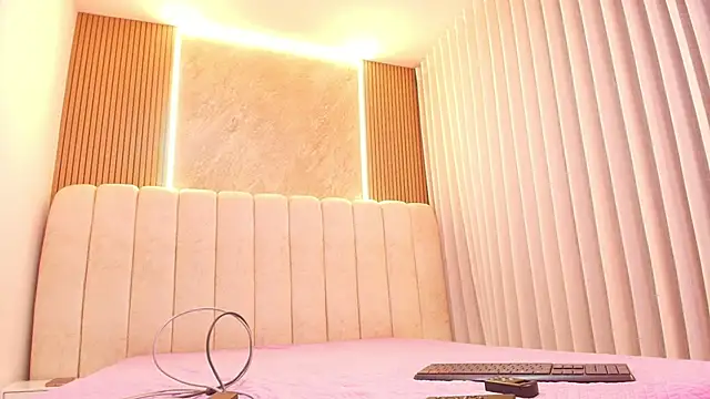 emyli sw  online show from April 16, 3:07 am